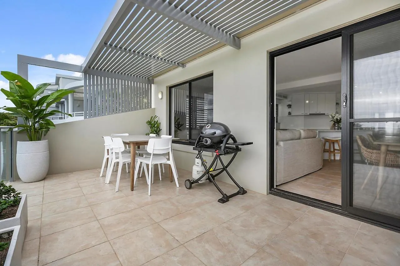Crystal Shores Sunshine Beach Apartment