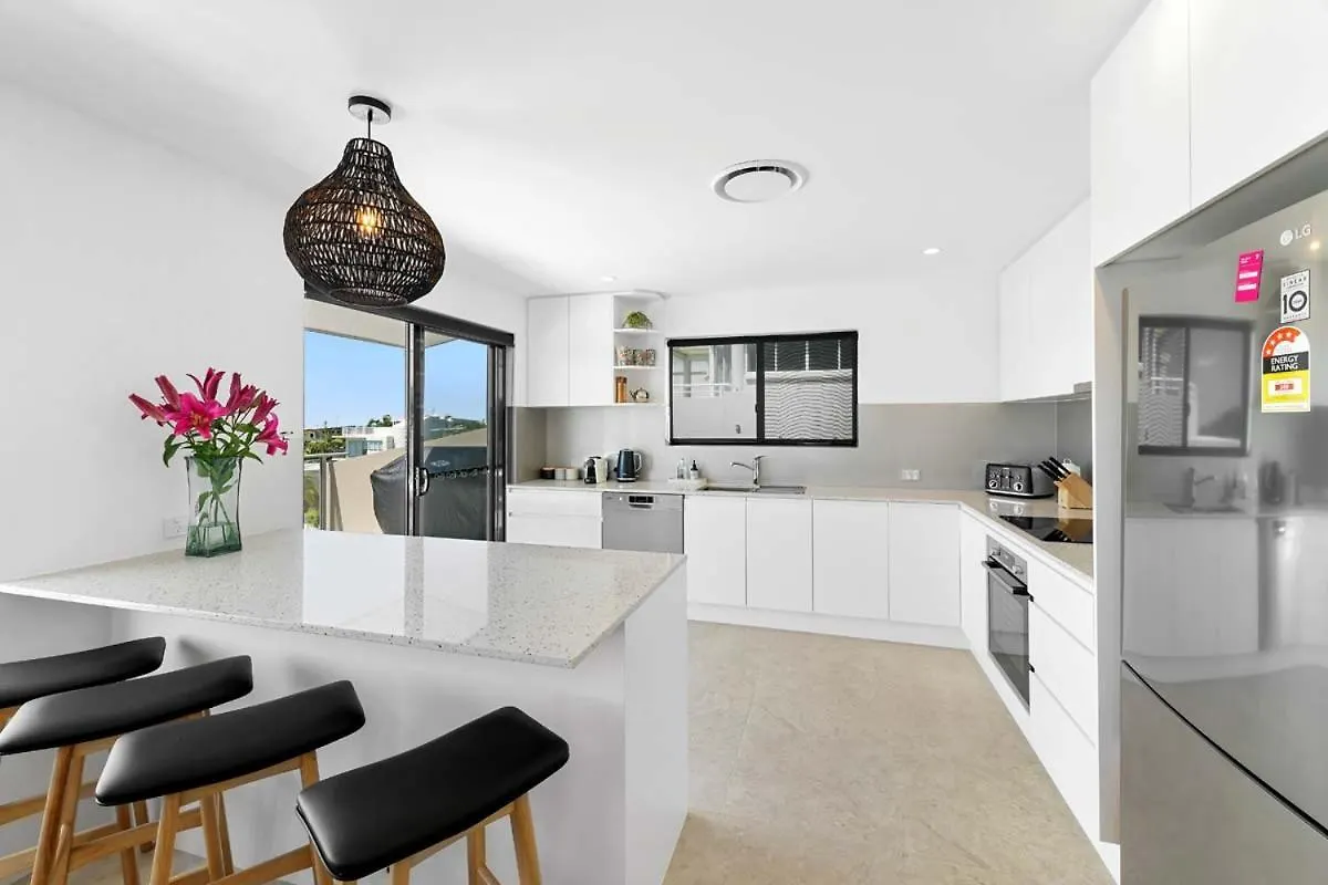 Crystal Shores Sunshine Beach Apartment